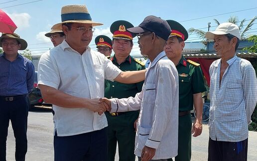 Bí thư Tỉnh ủy, Chủ tịch HĐND tỉnh - Nguyễn Văn Được thăm hỏi, động viên người dân vùng hạn, mặn