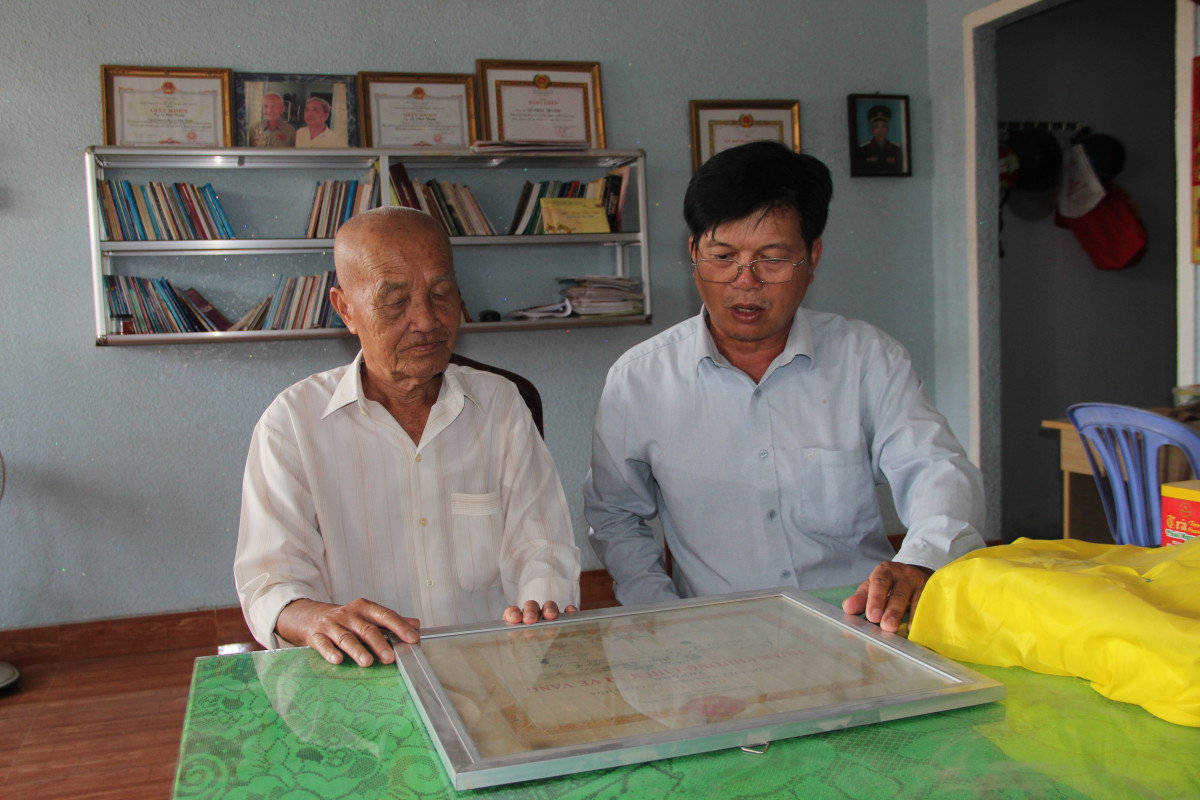 Anh hùng trong thời chiến, gương mẫu giữa thời bình