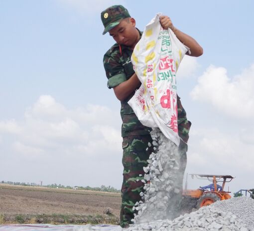 Trên công trình nơi biên giới