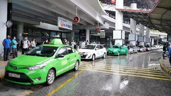 Các đơn vị dịch vụ taxi Nội Bài cần làm gì để cạnh tranh với các hãng taxi công nghệ?