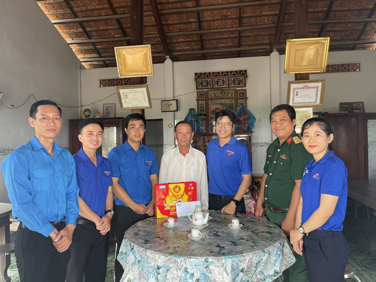 Cần Giuộc tổ chức tuyên truyền ca khúc cách mạng với chủ đề ‘Điện Biên Phủ - khát vọng non sông’