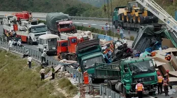 Hàng chục người nhập viện sau vụ sập cao tốc ở miền Nam Trung Quốc