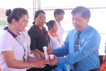 Chung tay chăm lo công nhân, lao động