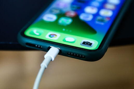 Vì sao Apple không hỗ trợ sạc siêu nhanh cho iPhone?