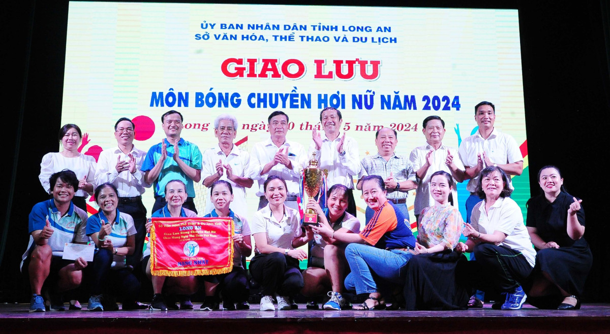 8 đội bóng tham gia Giải giao hữu bóng chuyền hơi nữ