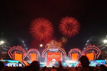 Pháo hoa rực sáng tại Lễ hội Hoa Phượng Đỏ - Hải Phòng 2024