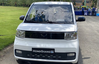Giá xe Wuling Hongguang Mini EV 'nhảy múa' vì VinFast VF 3