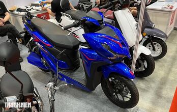 Xe máy điện Trung Quốc nhái thiết kế Honda Vario xuất hiện tại Việt Nam