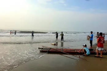 Vụ hai trẻ đuối nước khi tắm biển tại Hà Tĩnh: Đã tìm thấy một thi thể