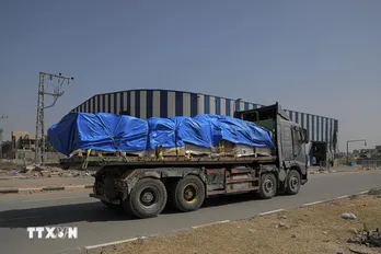 Hàng viện trợ đến Dải Gaza được chuyển qua các tuyến đường mới