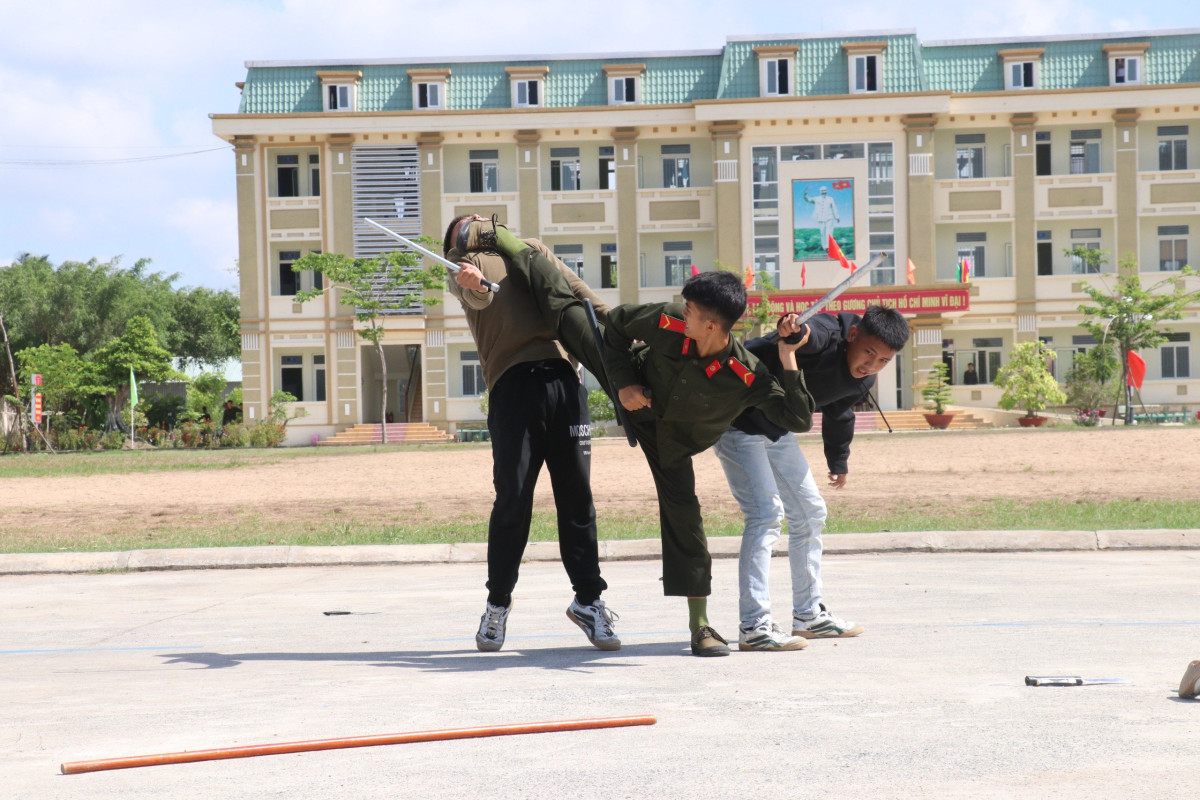 Gần 900 chiến sĩ hoàn thành khóa huấn luyện nghĩa vụ Công an Nhân dân