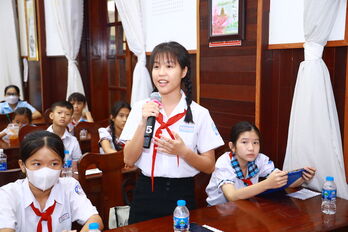 Đại biểu HĐND, Chủ tịch UBND huyện Đức Hòa gặp gỡ, đối thoại với đoàn viên, thanh niên, học sinh