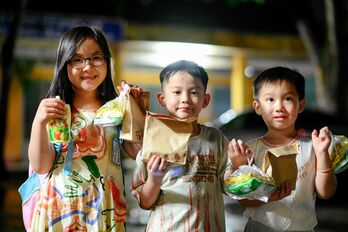 Gà rán, khoai tây chiên miễn phí cho trẻ em có hoàn cảnh khó khăn nhân Ngày Quốc tế thiếu nhi