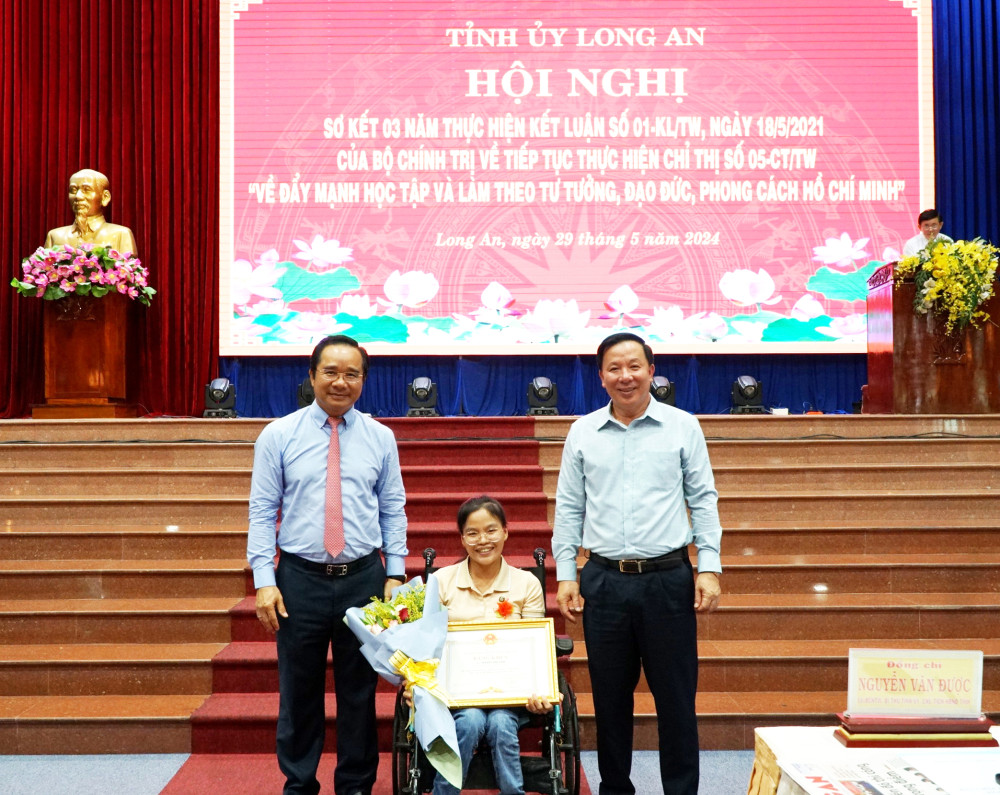 Phát huy tư tưởng, đạo đức, phong cách Hồ Chí Minh trong tình hình mới