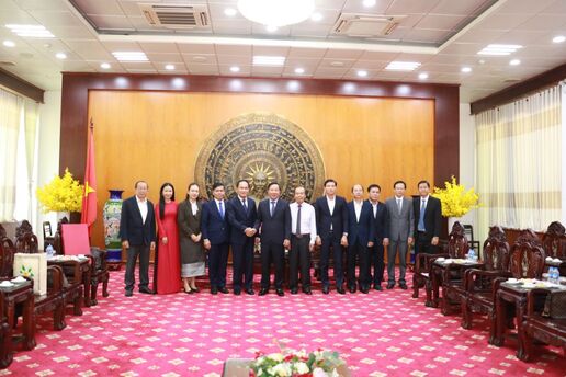 Lãnh đạo tỉnh tiếp đoàn của Tổng lãnh sự Cộng hòa dân chủ nhân dân Lào tại TP.HCM đến chào xã giao