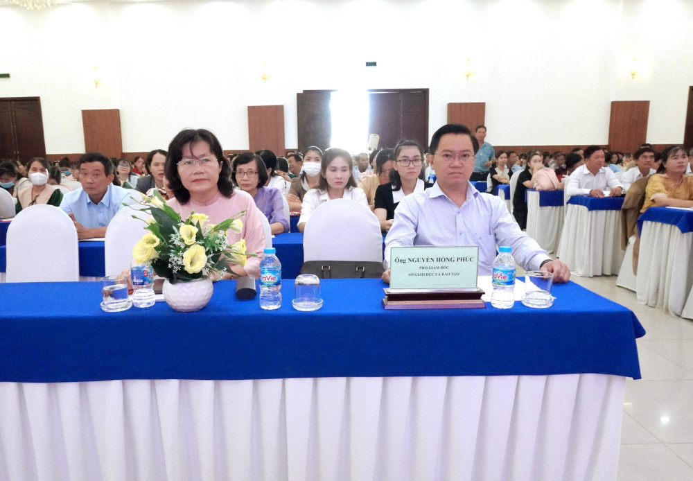 Hơn 2.000 cán bộ quản lý, giáo viên được bồi dưỡng sử dụng sách giáo khoa lớp 5