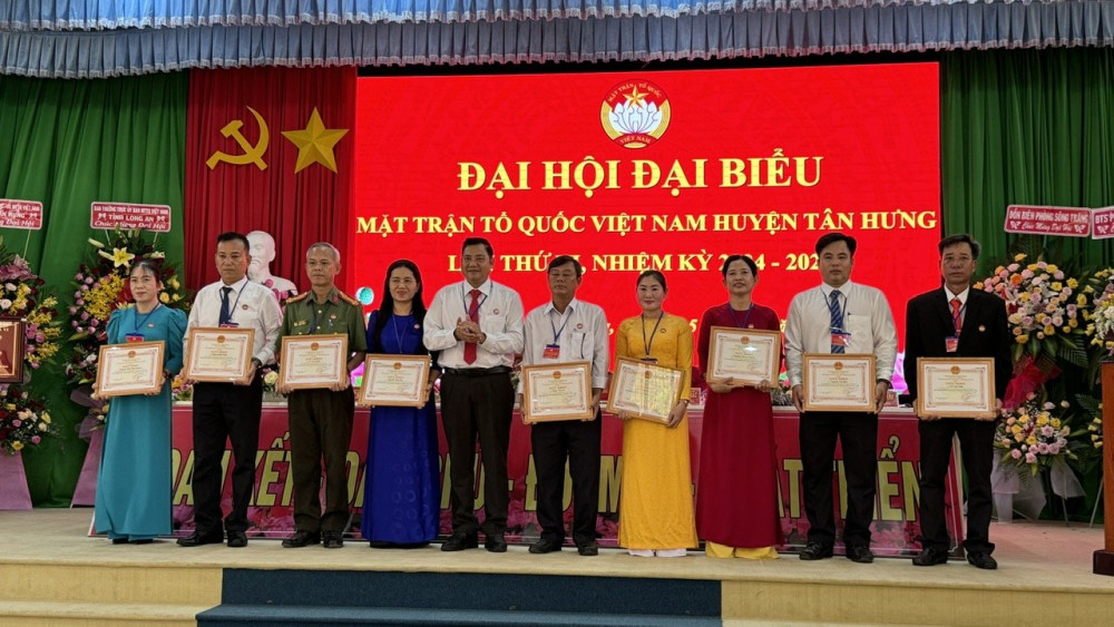 Ông Nguyễn Xuân Hợp tái đắc cử chức danh Chủ tịch UBMTTQ Việt Nam huyện Tân Hưng nhiệm kỳ 2024 - 2029