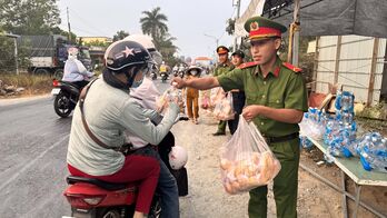 Công an huyện Thạnh Hóa tích cực học tập và làm theo gương Bác Công an huyện Thạnh Hóa tích cực học tập và làm theo gương Bác