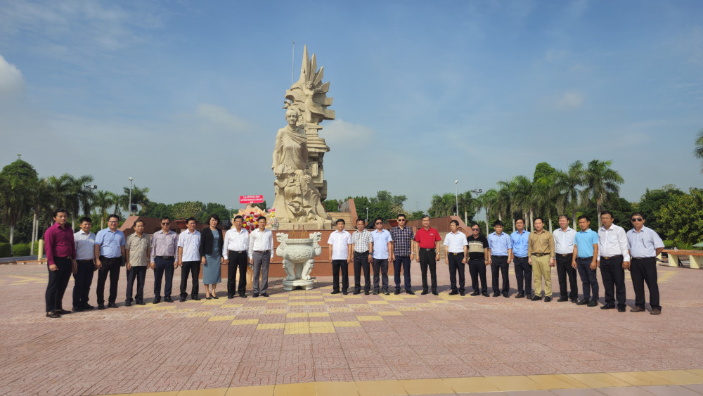 Đoàn các cơ quan báo chí thăm Cảng Quốc tế Long An