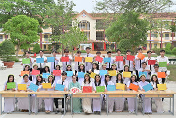 Ảnh kỷ yếu đong đầy ký ức tuổi học trò