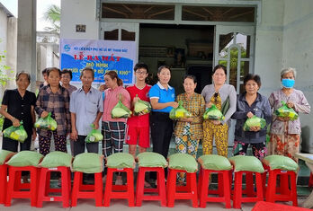 Nhiều hoạt động giúp phụ nữ thoát nghèo
