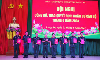 Đảng ủy, Bộ CHQS tỉnh trao 07 quyết định thăng quân hàm cấp Thượng tá