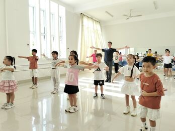 Mùa hè của trẻ vùng biên