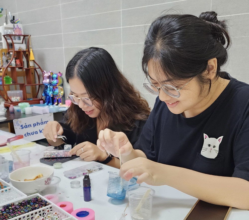 Trải nghiệm làm sản phẩm thủ công resin