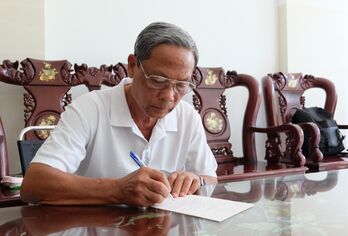 Nhà báo mê làm thơ, viết vọng cổ