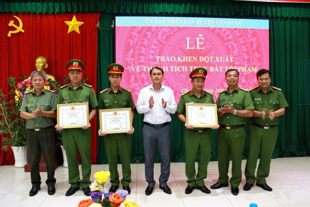 Bắt nhanh đối tượng vào tiệm vàng giả vờ mua vàng rồi cướp