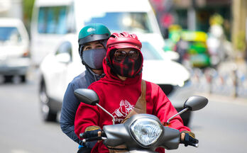 Nhiều khu vực trên cả nước ngày nắng nóng, nhiệt độ có nơi trên 38 độ C Thời tiết hôm nay 30/6: Bắc Bộ, Trung Bộ nắng, Nam Bộ mưa