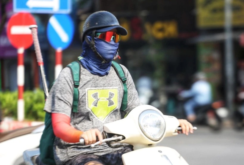 Nhiều khu vực trên cả nước ngày nắng nóng, nhiệt độ có nơi trên 38 độ C