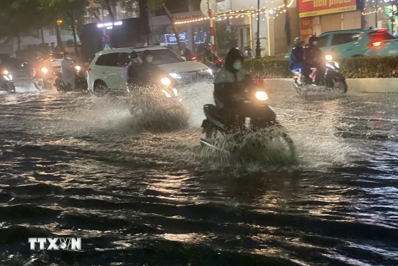 Chiều tối và đêm 1/7, mưa dông bao trùm các khu vực
