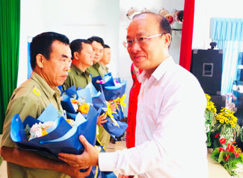 Cần Giuộc ra mắt lực lượng tham gia bảo vệ an ninh, trật tự ở cơ sở