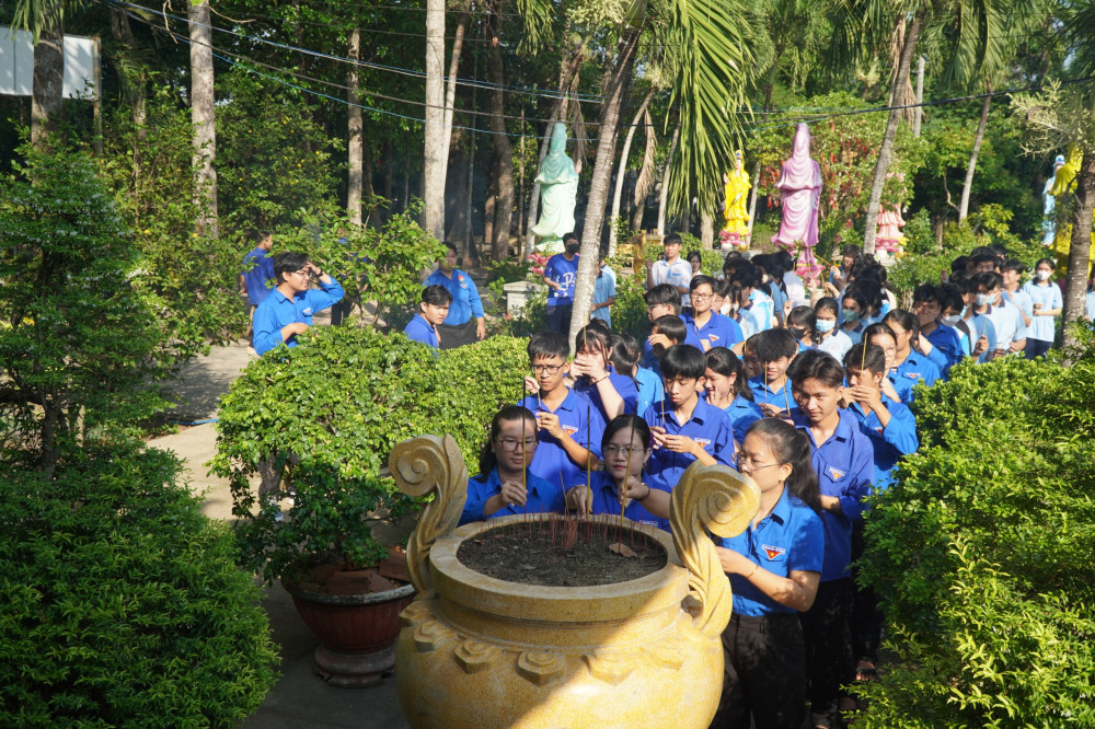 Sôi nổi Lễ hội Nguyễn Đình Chiểu