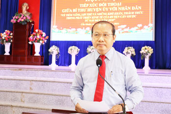 Bí thư Huyện ủy Cần Giuộc đối thoại với nhân dân