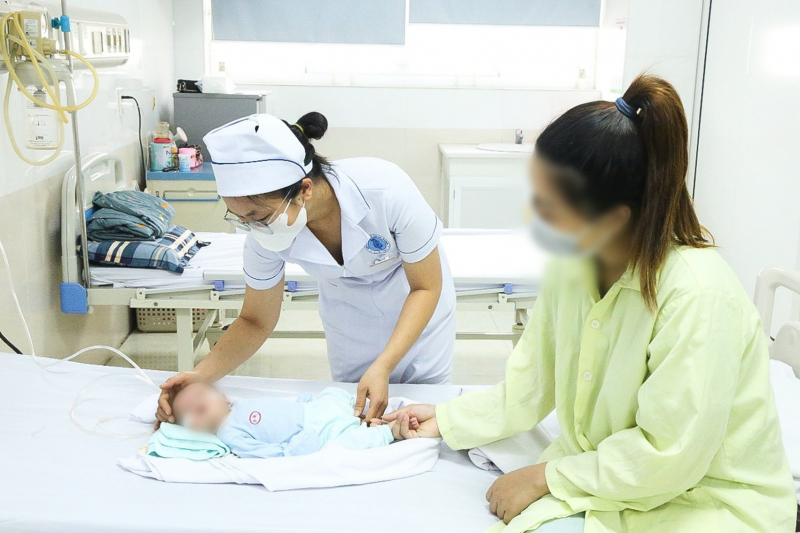 Từ vụ bé 7 ngày tuổi ngừng thở do sặc sữa, bác sĩ chỉ cách xử trí