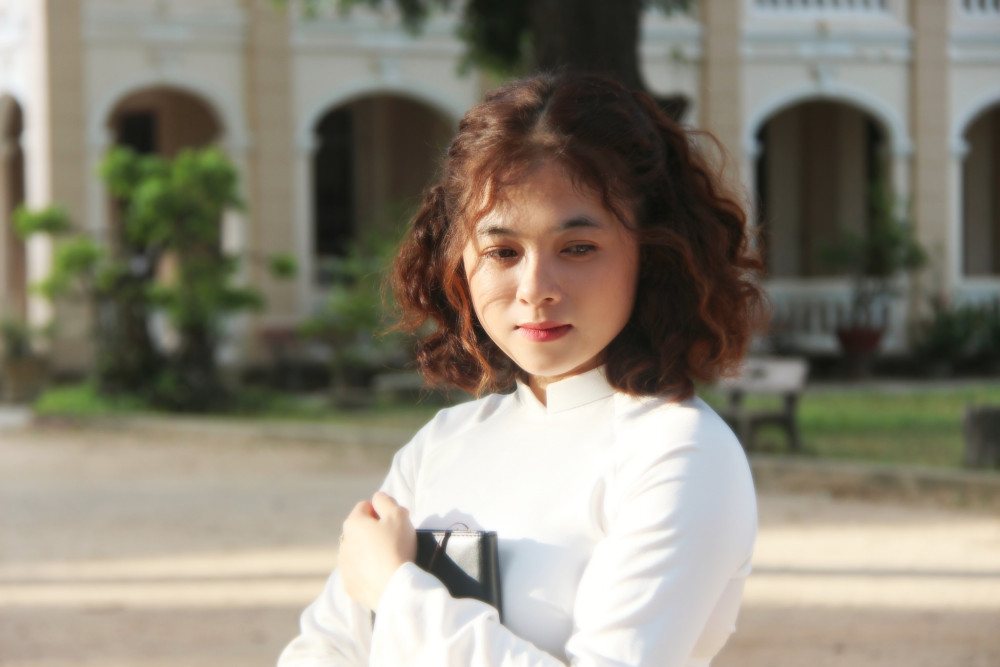 Chất trữ tình trong Ô cửa vẫn sáng đèn của nữ nhà thơ Lữ Hồng