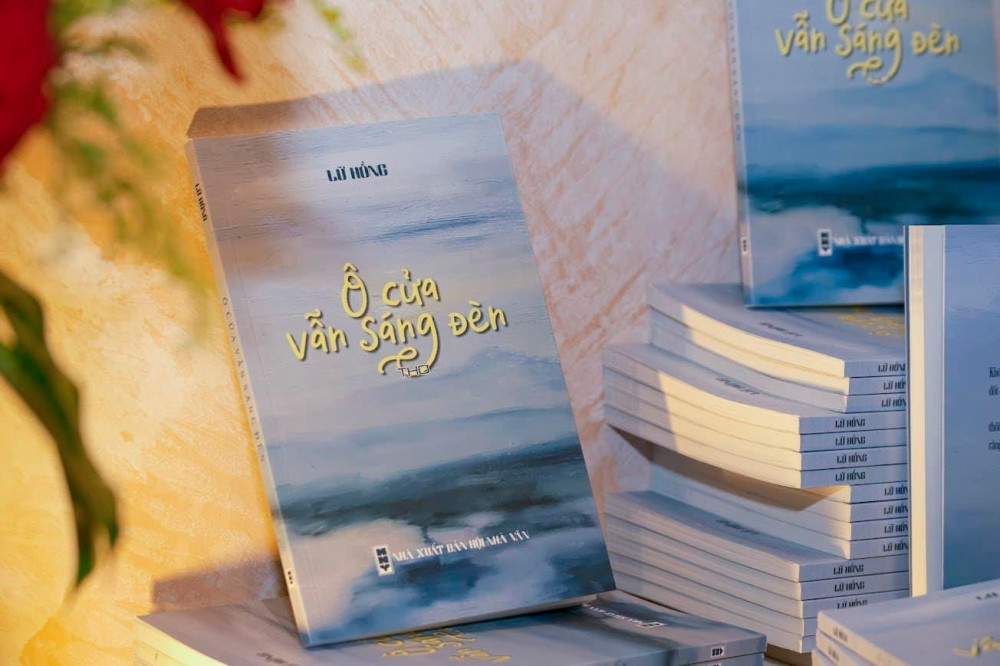 Chất trữ tình trong Ô cửa vẫn sáng đèn của nữ nhà thơ Lữ Hồng