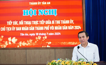 Bí thư Thành ủy, Chủ tịch UBND TP.Tân An đối thoại với nhân dân