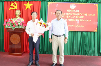 Cần Giuộc công bố quyết định về công tác cán bộ