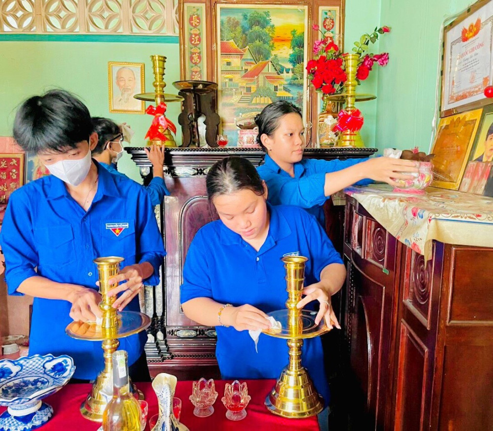 Chăm lo cho gia đình chính sách