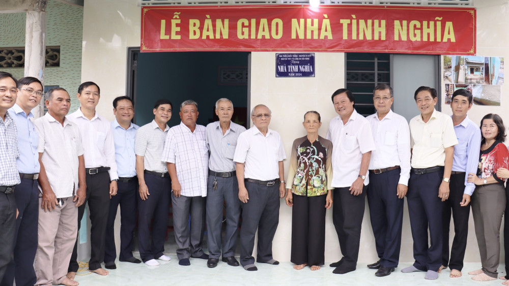 Chăm lo cho gia đình chính sách