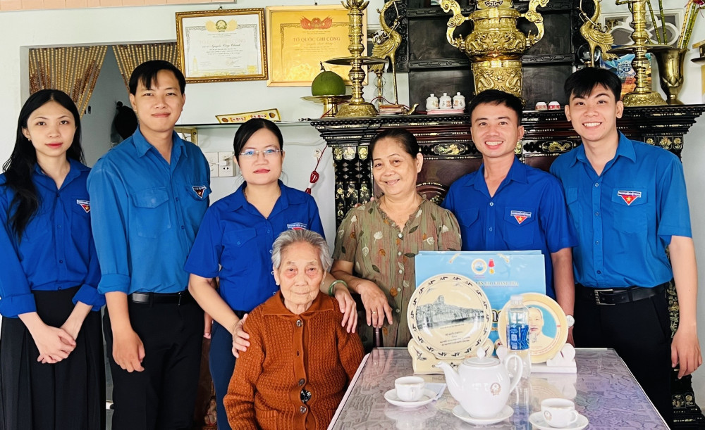 Chăm lo cho gia đình chính sách