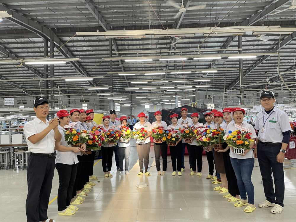 Phát triển sản xuất, kinh doanh và chăm lo tốt cho công nhân, lao động