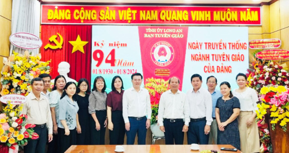 Thường trực Tỉnh ủy Long An chúc mừng 94 năm Ngày truyền thống ngành Tuyên giáo của Đảng