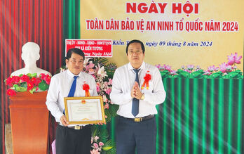 Phó Chủ tịch UBND tỉnh - Nguyễn Minh Lâm dự ngày hội Toàn dân bảo vệ an ninh Tổ quốc tại thị xã Kiến Tường Phó Chủ tịch UBND tỉnh - Nguyễn Minh Lâm dự ngày hội Toàn dân bảo vệ an ninh Tổ quốc tại thị xã Kiến Tường