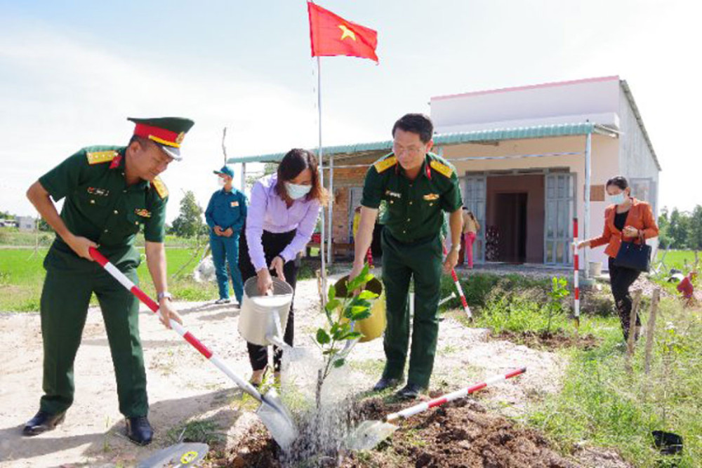 Vững biên cương, ấm lòng dân