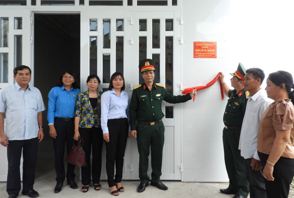 Vững biên cương, ấm lòng dân