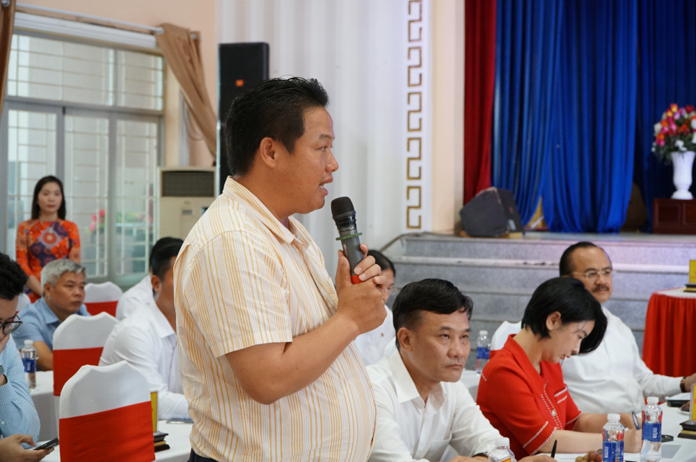 lanh dao ubnd tinh long an doi thoai voi img phuoc dong va cac doanh nghiep tai huyen can giuoc va can duoc